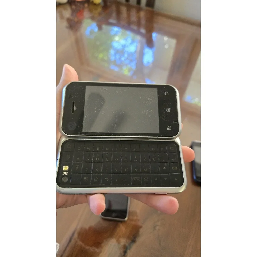 5 Phones Vintage Cell Phone‎ Lot iPhone 3G Razr V3 Motorola Backflip LG